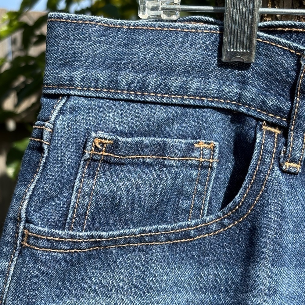 Old Navy The Diva Blue Jean Shorts with Frayed Hem and Relaxed Fit Size 16 - Picture 3 of 6